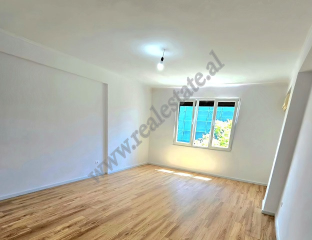Apartament 1+1 per shitje ne rrugen Riza Cerova ne Tirane.
Apartamenti pozicionohet ne katin e kate